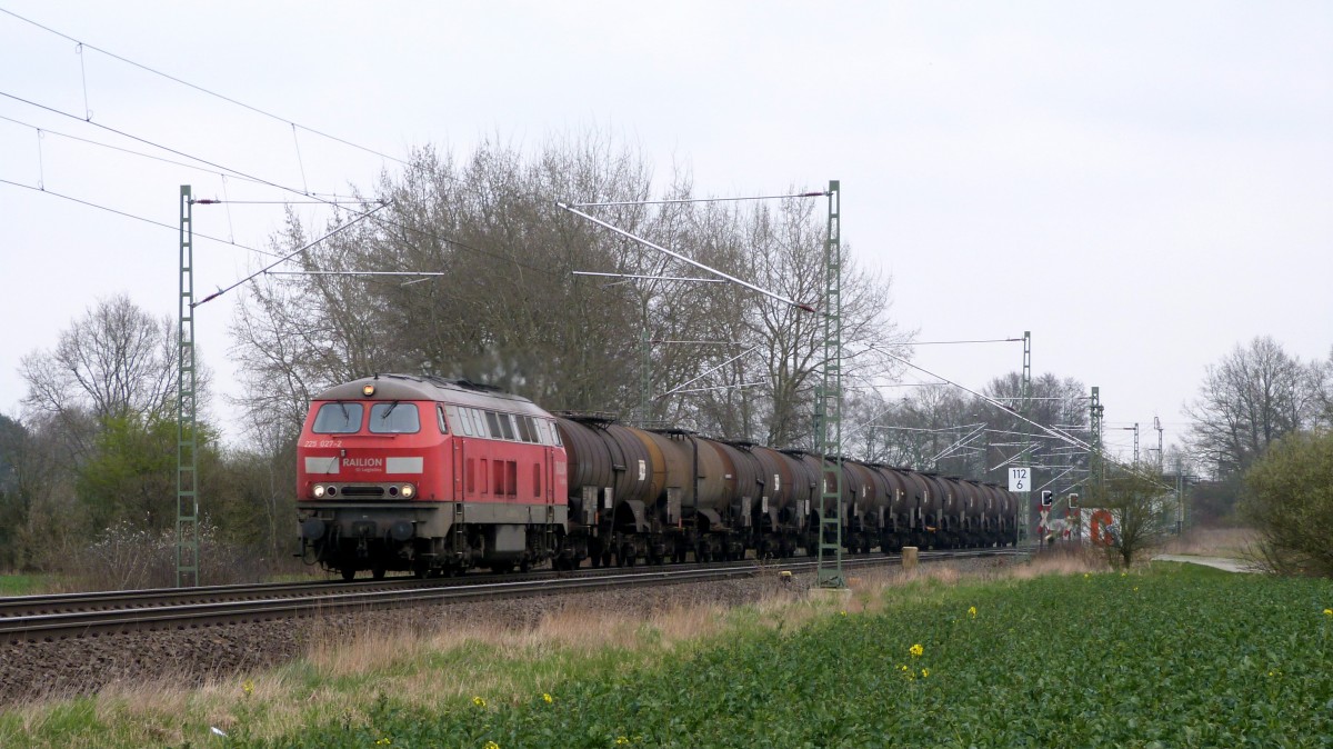 225 027-2 diesmal mit Schwefelzug aus Nieburg (Weser) unterwegs richtung Westen

28.03.2014 - Bremen Mahndorf