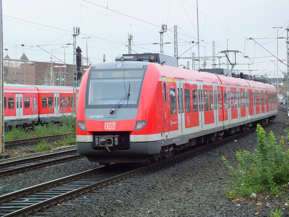422 559-5
S8 Wuppertal-Oberbarmen
Ausfahrt von Düsseldorf HBF

24.10.2013
