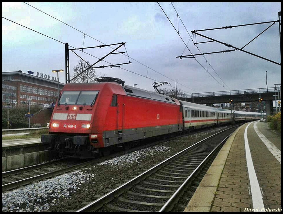 Am 22.12.13 in Hamburg Harburg ein IC mit 101 018-0 als Zuglok nach Stuttgart Hbf. Der InterCity kam aus Westerland Sylt.