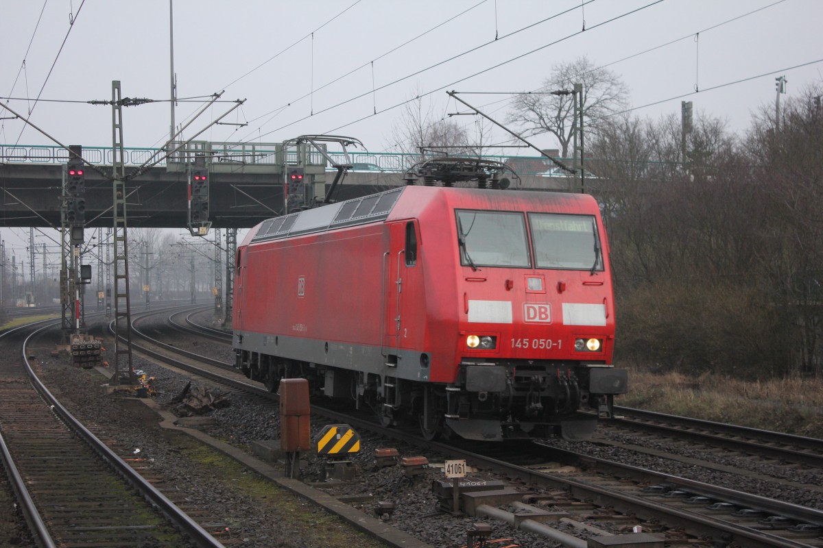 DB 145 050-1 kam LZ am 05.03.2014 durch den Bahnhof Hamburg Harburg gefahren.
