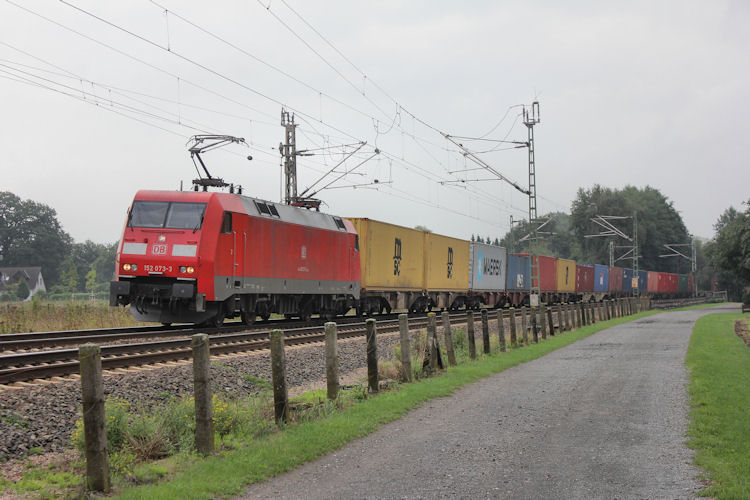 DB 152 073-3 kommt am 11.09.2013 durch Langwedel-Fört mit Ihrem Containerzug gefahren.