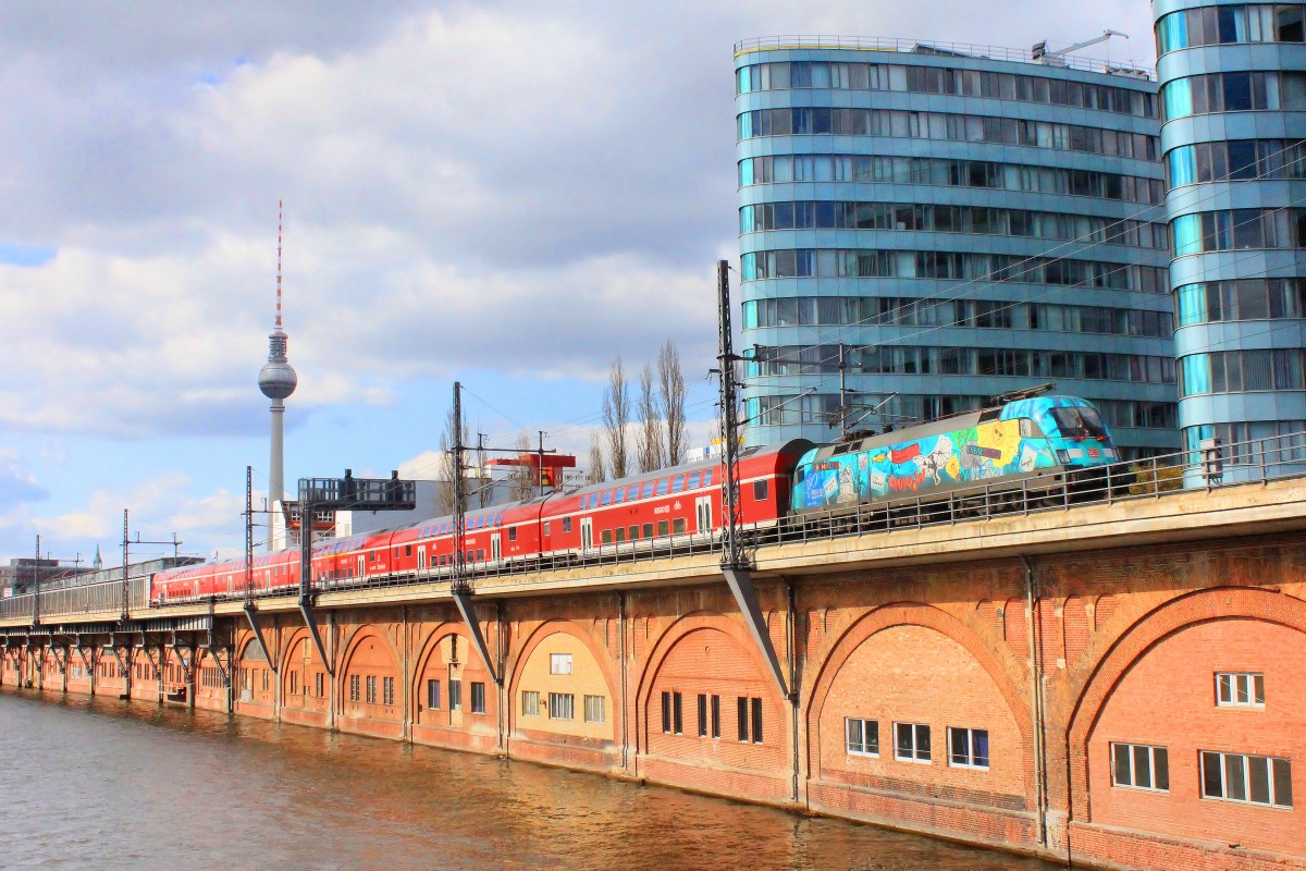 DB 182 013 auf der Jannowitzbrück nach Berlin Ostbahnhof am 18.04.2015