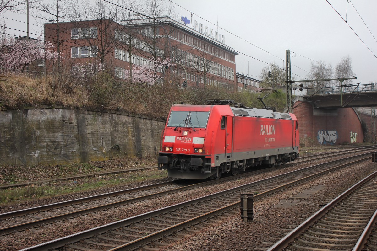 DB 185 279-7 kommt Lz am Morgen des 29.03.2014 durch Hamburg Harburg gefahren.