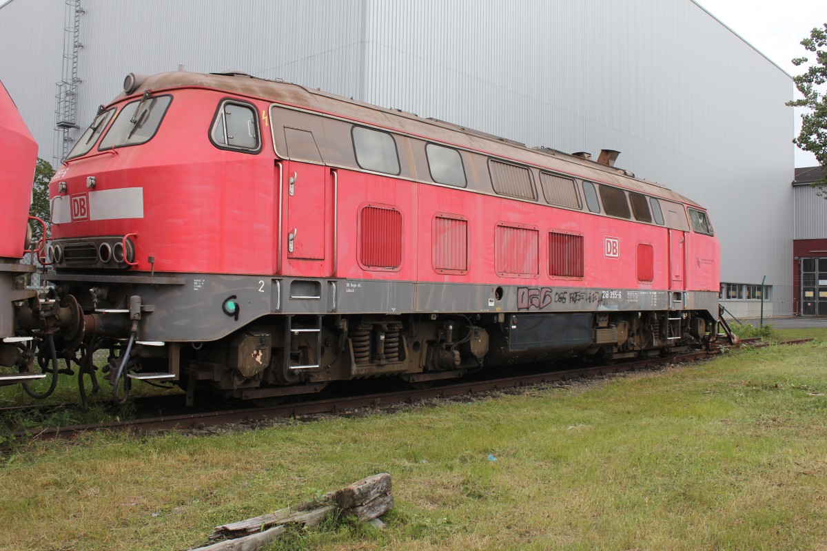 DB 218 355-6 steht Z gestellt im AW Bremen und wartet auf ein Neuen Besitzer oder Neue HU für die DB AG am 14.06.2014 Sie war zur Letzt bei DB Regio Schleswig-Holstein im BW Lübeck und Letzte HU war am 02.07.1998 im AW Bremen.