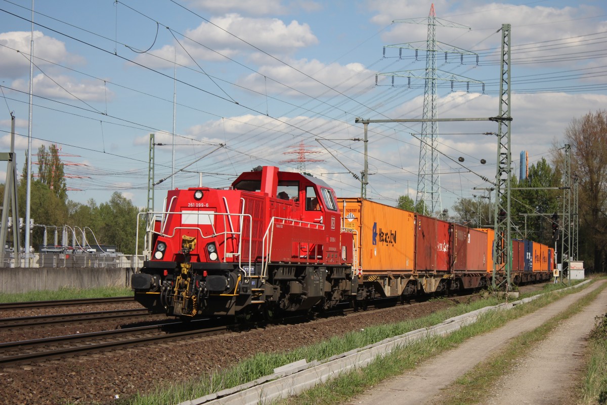 DB 261 099-6 war am 16.04.2014 mit Rangierarbeiten beauftragt im Hamburger Hafen.