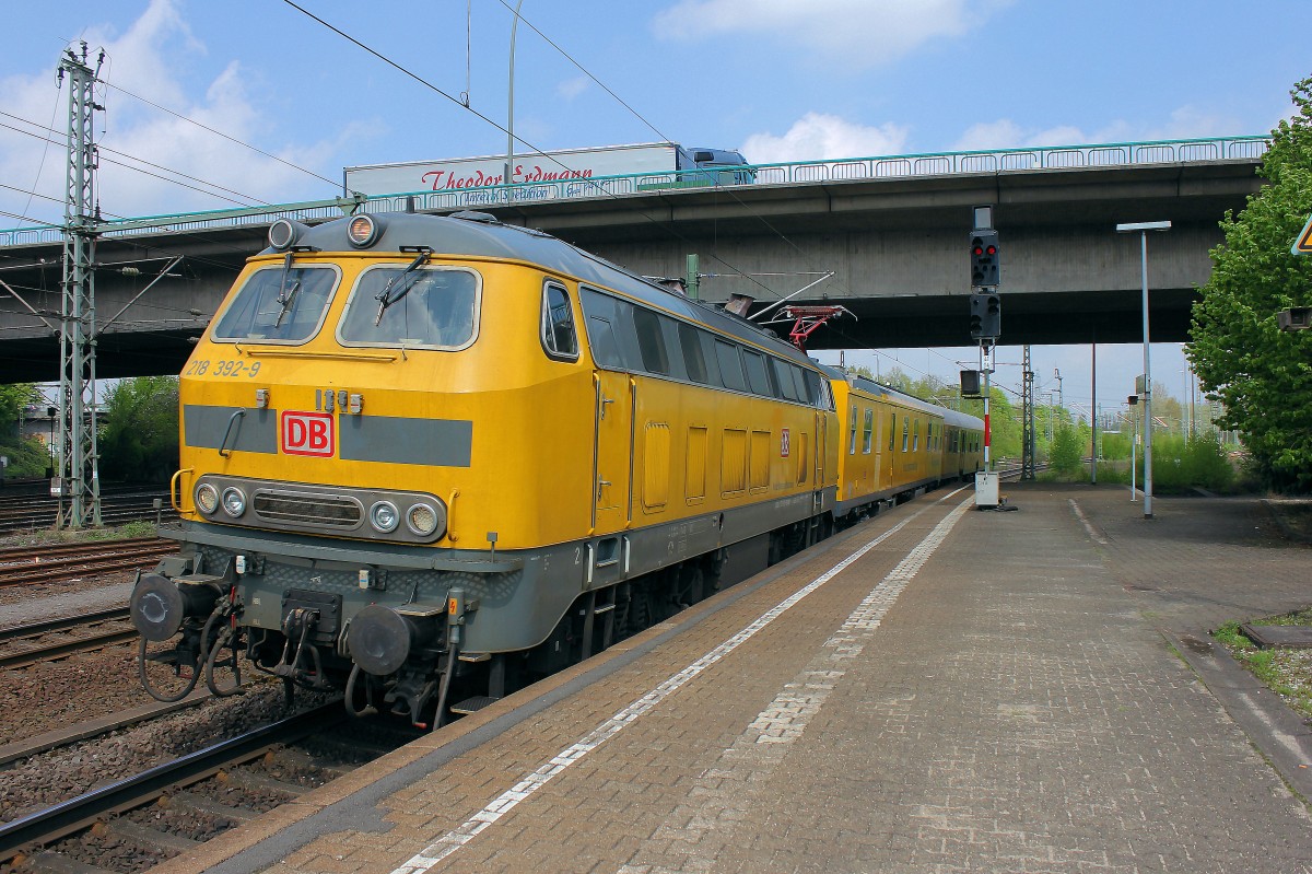 DB Netz 218 392-9 mit Messzug bei der Durchfahrt in Hamburg Harburg am 08.05.2013