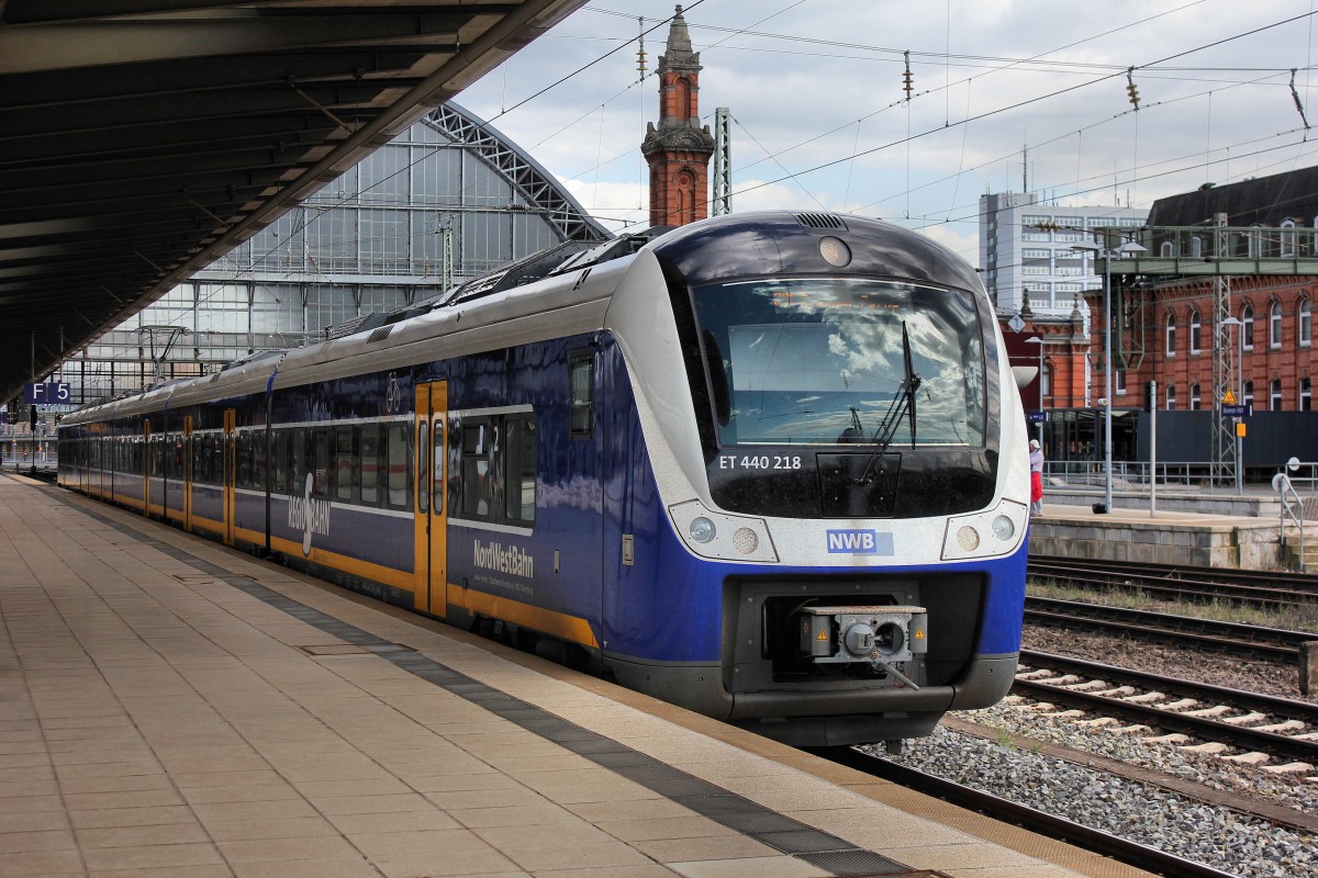 Der ET 440 218 der Nord West Bahn bei der Ausfahrt in Bremen Hbf am 14.06.2014