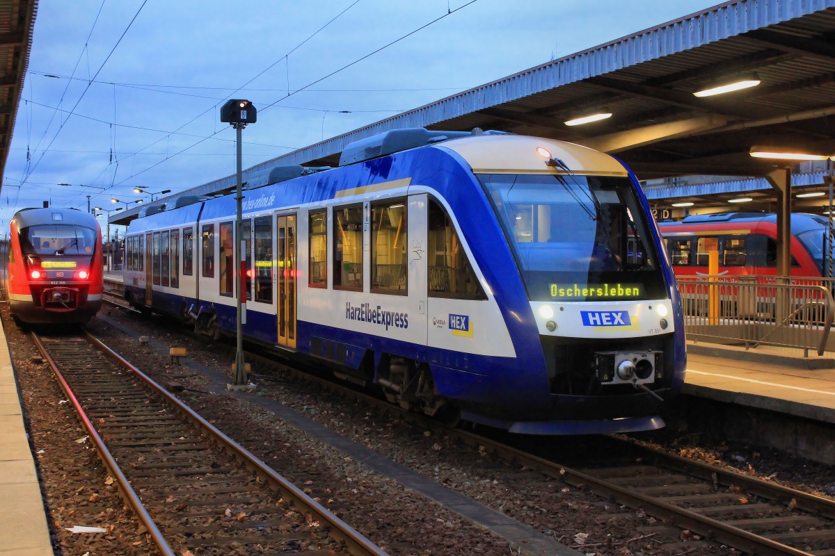Der HEX VT 801 wartet am 28 Dezember 2013 auf Gleis 4 des Magdeburger Hauptbahnhofs.
