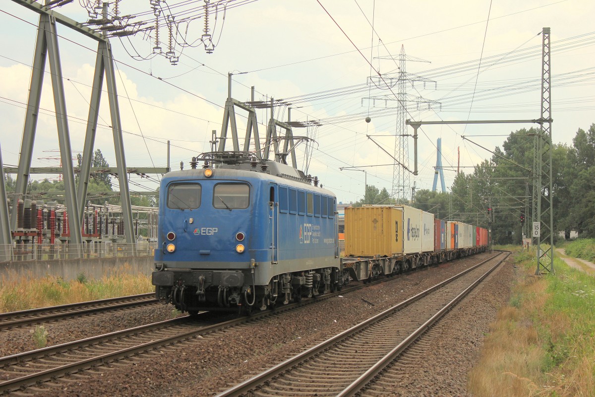 EGP 140 824-4 kommt mit Containerzug aus dem Hamburger Hafen am 24.07.2014 in Hamburg Waltershof.