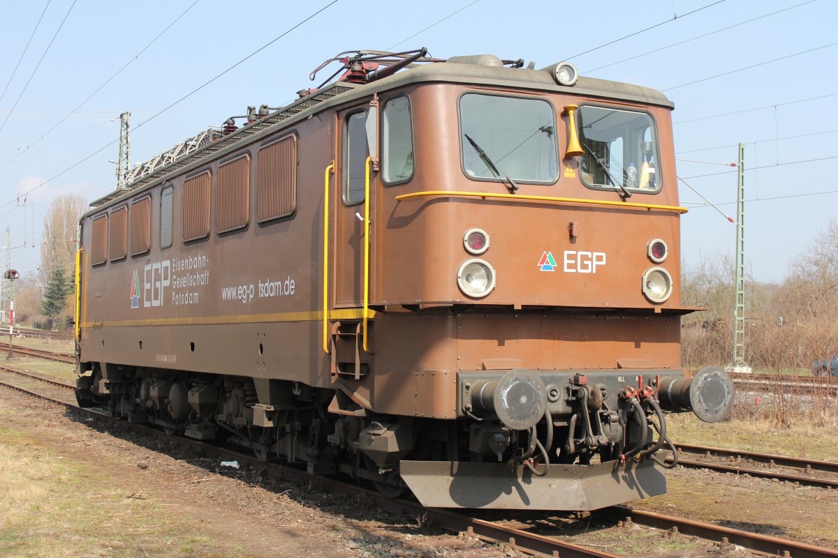 EGP 142 042-1 am 16.04.2013 im Rangierbahnhof Bremen-Grpelingen abgestellt.