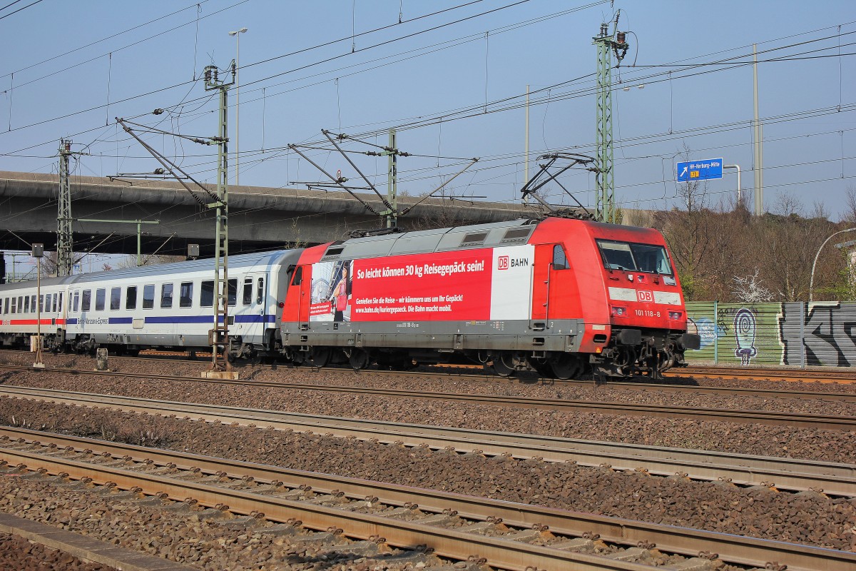Einfahrt des IC 2376 am 29.03.2014 mit der DB 101 118-8 auf Gleis 2, der IC Wagenpark hat eine Berlin - Warszawa - Express Wagen dabei.
