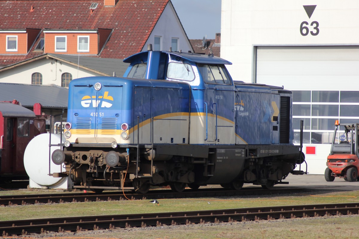 evb Logistik 410 51 steht vor der Bahnwerkstatt in Bremervörde am 25.03.2014