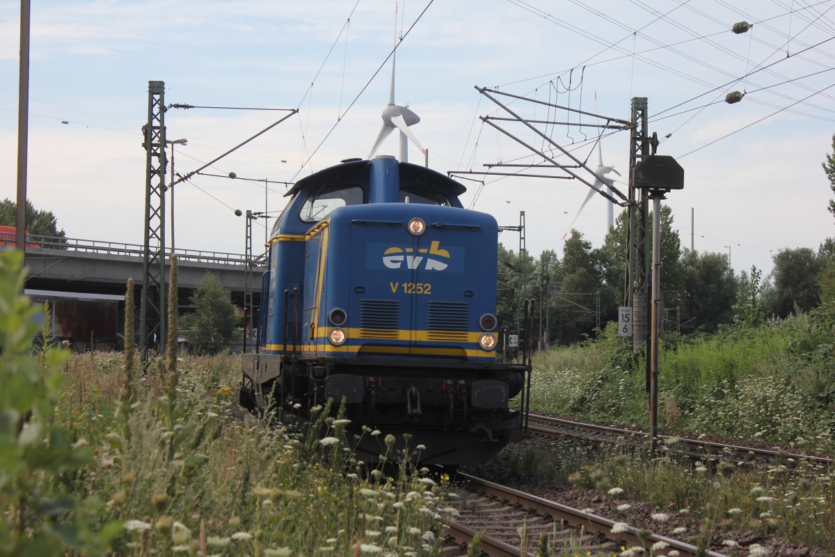 evb V1252 (212 322-2) auf dem Weg in die Hafen Abstellgruppe um einen Wagenpark zu holen am 24.07.2014.