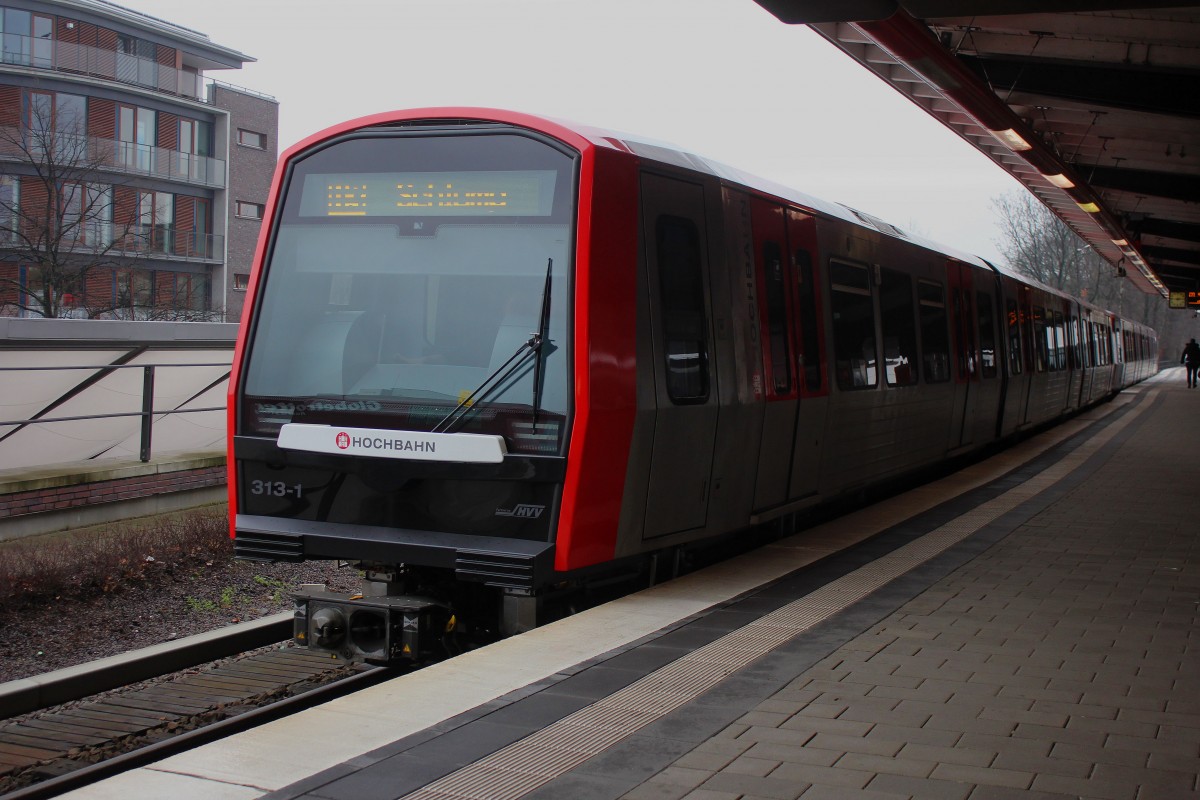 Hamburger Hochbahn DT5 (313-1) Bahnhof Barmbeck am 19.02.2014