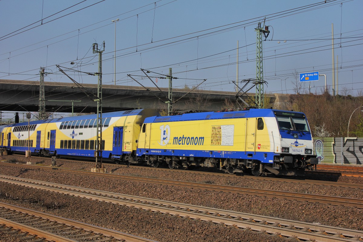 ME 146 542-6 bei der Einfahrt in Hamburg Harburg am 29.03.2014.