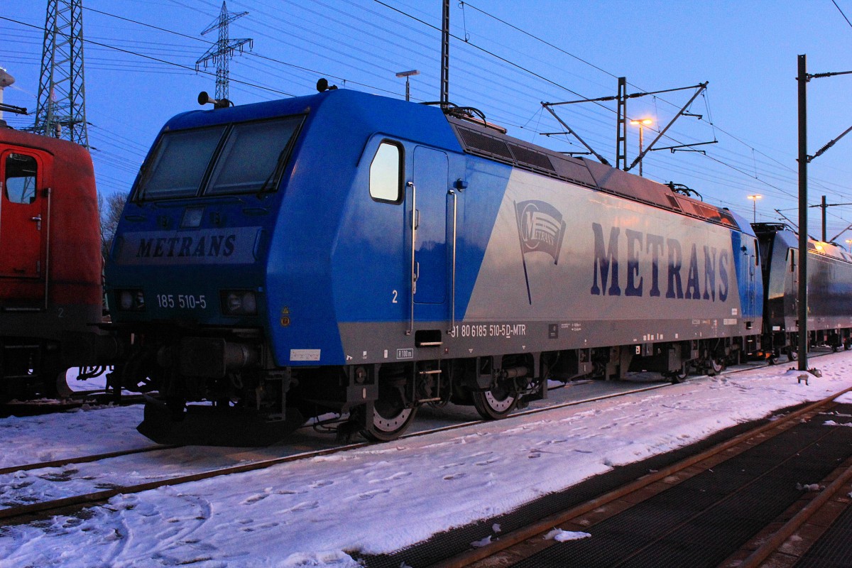METRANS 185 510-5 ist am Abend des 12.03.2013 in Hamburg Waltershof im Rbf Alte Sderelbe abgestellt.