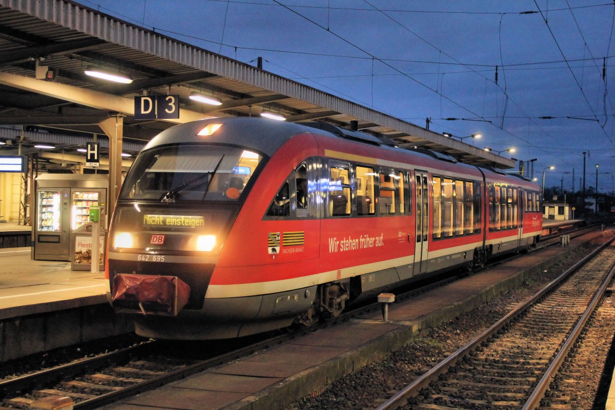 Nicht Einsteigen Sagt die Zugzielanzeige des DB 642 695 am 28 Dezember 2013 in Magdeburg Hbf.