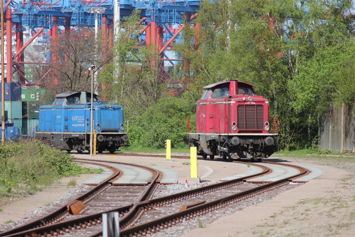 V100 2009 und EGP 212 272-9 abgestellt in Hamburg Waltershof am 16.04.2014