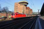 BR 145/400029/db-145-007-1-kommt-am-17012015 DB 145 007-1 kommt am 17.01.2015 durch Hamburg Harburg gefahren und Passiert gerade das alte Stellwerk des Bahnhofs.