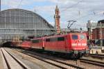BR 151/347972/db-151-125-2-kommt-mit-einen DB 151 125-2 kommt mit einen Gemischten Güterzug durch den Bremer Hauptbahnhof gefahren und Schleppt ne BR 155 mit sich am 14.06.2014