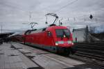 DB 182 010 mit dem RE nach Frankfurt (Oder) am 28.12.2013 in Magdeburg Hbf auf Gleis 9