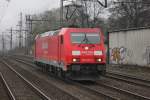 DB Schenker Rail 185 297-9 kommt Lz am Morgen des 29.03.2014 durch Hamburg Harburg gefahren.