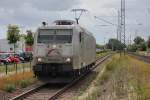 TX Logistik 185 538-6 kommt aus Bremen und ist auf dem Weg nach Bremerhaven am 08.08.2013 in Osterholz Scharmbeck.