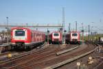 BR 472 a 473/336217/3-s-bahnen-der-baureihe-472-stehen 3 S-Bahnen der Baureihe 472 stehen in der Abstellung in Hamburg Altona am 16.04.2014