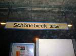 schilder/327698/das-bahnhofsschild-schoenebeckelbe-aufgenommen-am-06032014 Das Bahnhofsschild Schnebeck(Elbe) aufgenommen am 06.03.2014 im Bahnhof Schnebeck(Elbe) am Spten Abend.um genau zu sein um 23:47 Uhr.