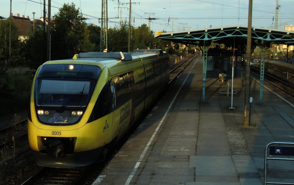 Der OLA VT 0005 bei der Ausfahrt in Neubrandenburg am 16.8.2011