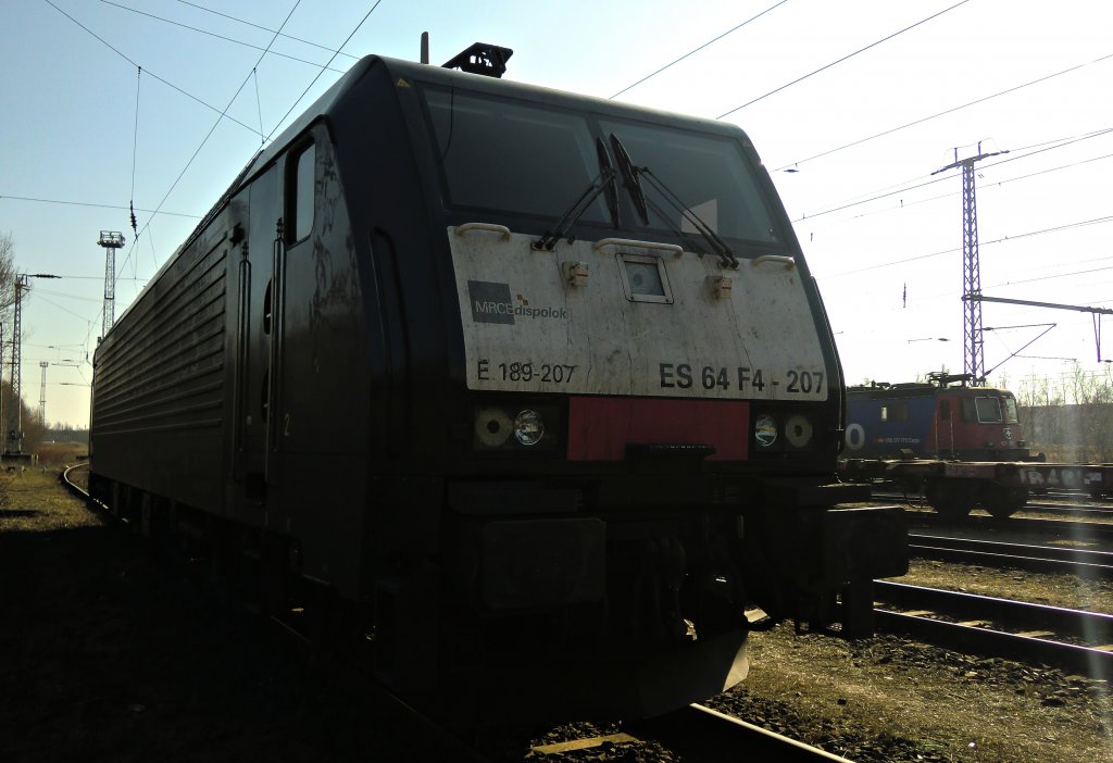 Die 189 207 abgestellt in Rostock Seehafen am 26.2.2011