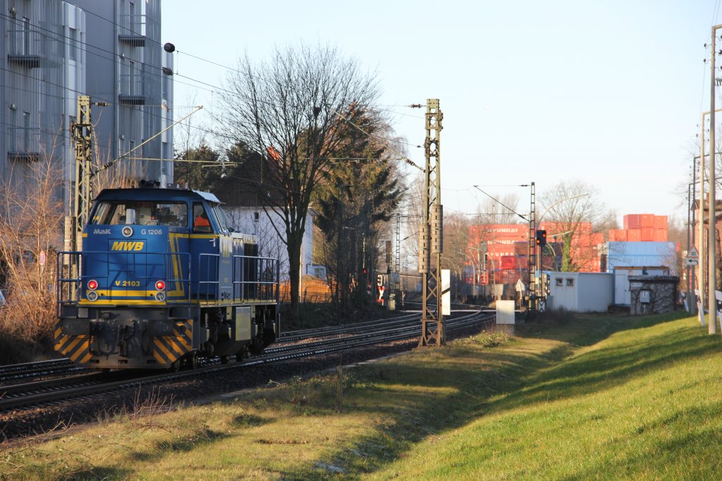Ein schneller Schnappschuss: Mak G1206 der MWB durchfuhr Hamburg Unterelbe am 14.01.2012