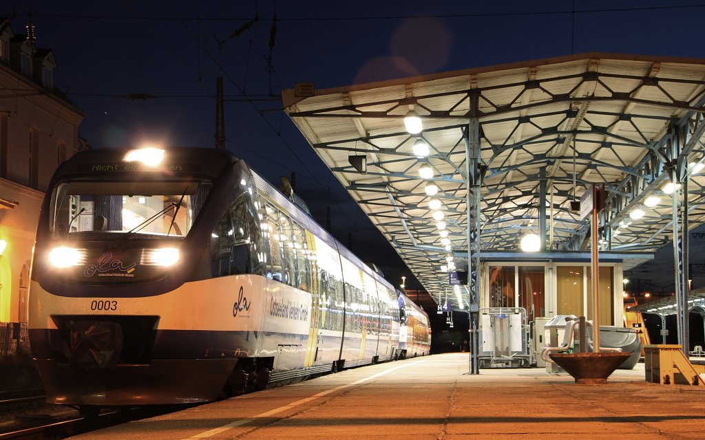 OLA VT 0003 und 0006 wartend auf die Ausfahrt in Neubrandenburg am 18.5.2012!