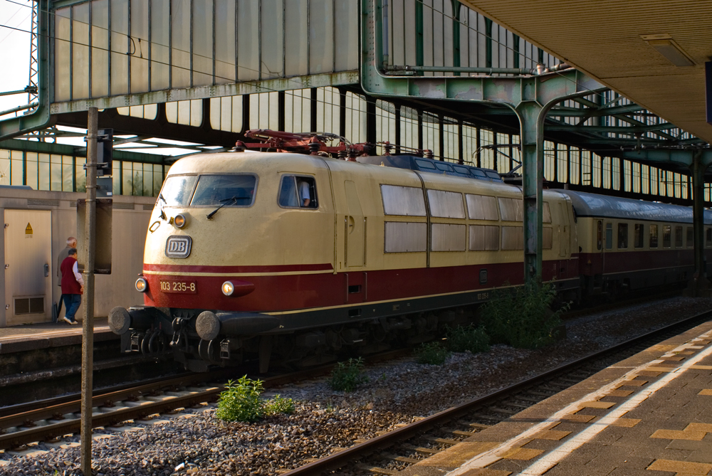 103 235-8 Duisburg Hbf