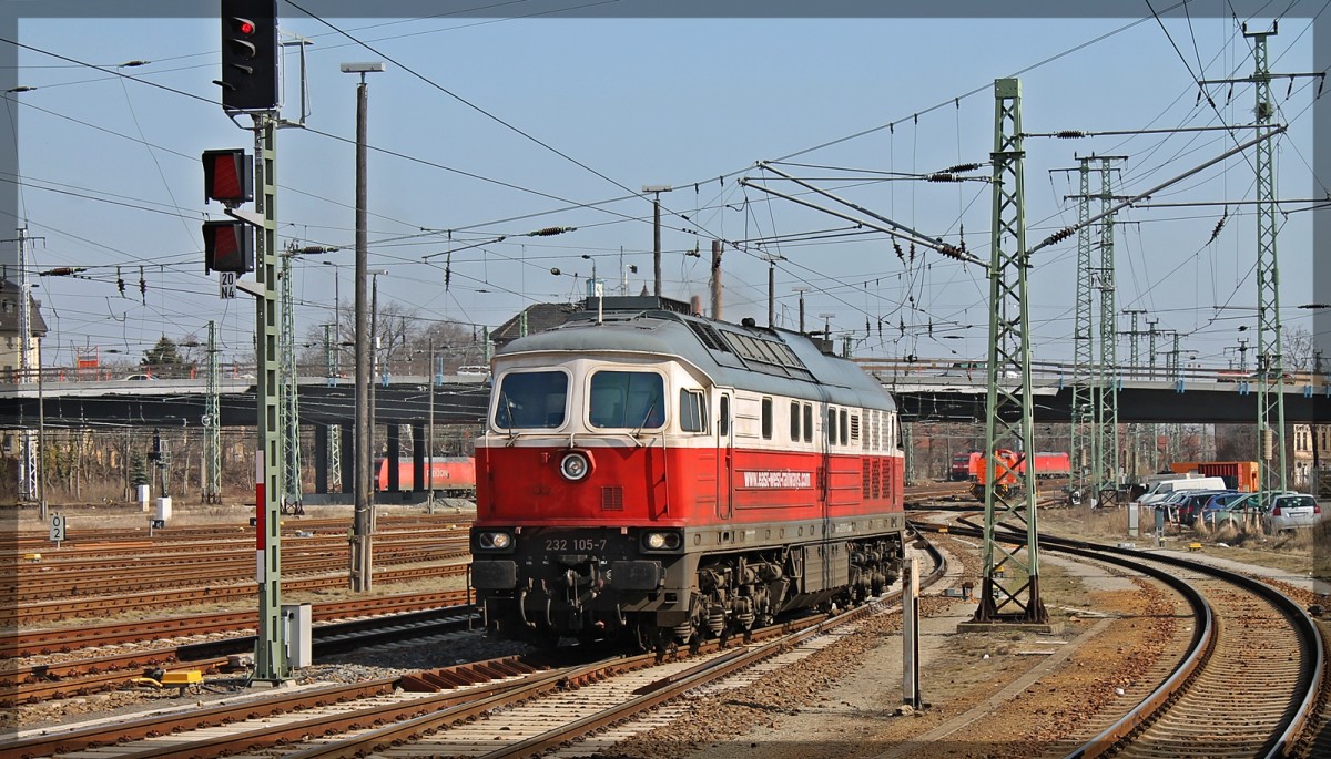 232 105 als Rangierfahrt in Cottbus am 17.03.2012