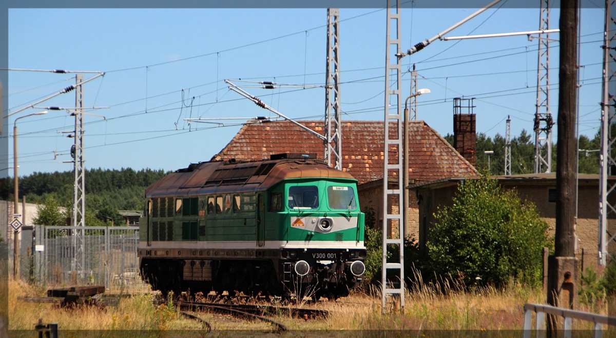 232 404 der Starkenberger Baustoffwerke GmbH abgestellt in Neustrelitz vor den Toren von Netinera am 11.07.2015