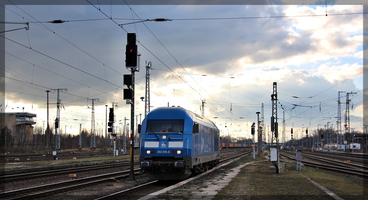 253 015-8 ( 223 052-2 )der Press in Stendal bei iner Rangierfahrt am 26.02.2016
