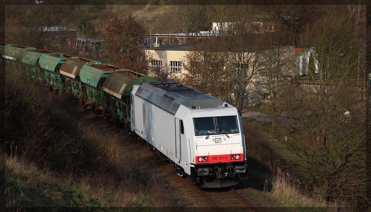 285 107 der ITL/Captrain bei Gleisbauarbeiten in Neubrandenburg am 06.04.2016