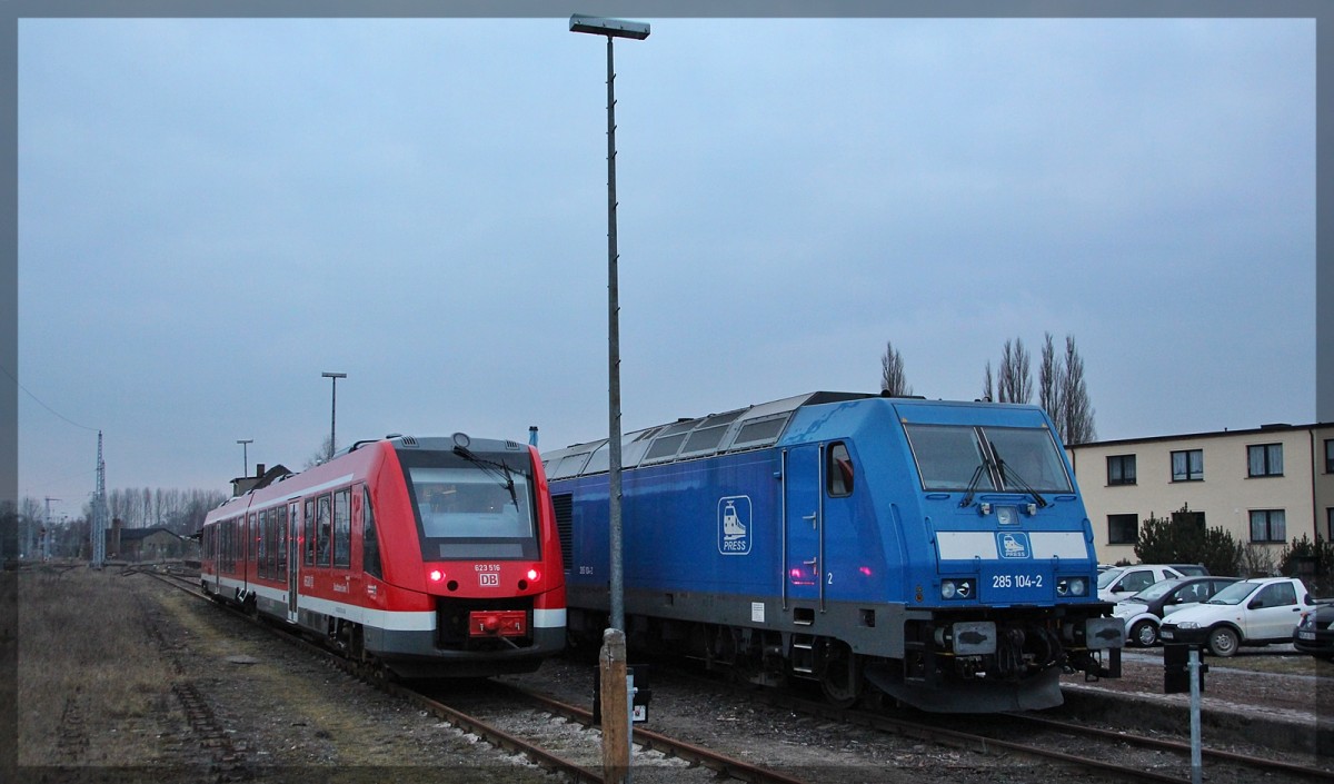 623 016 und 285 104 der Press abgestellt in Waren an der Müritz am 10.03.2016
