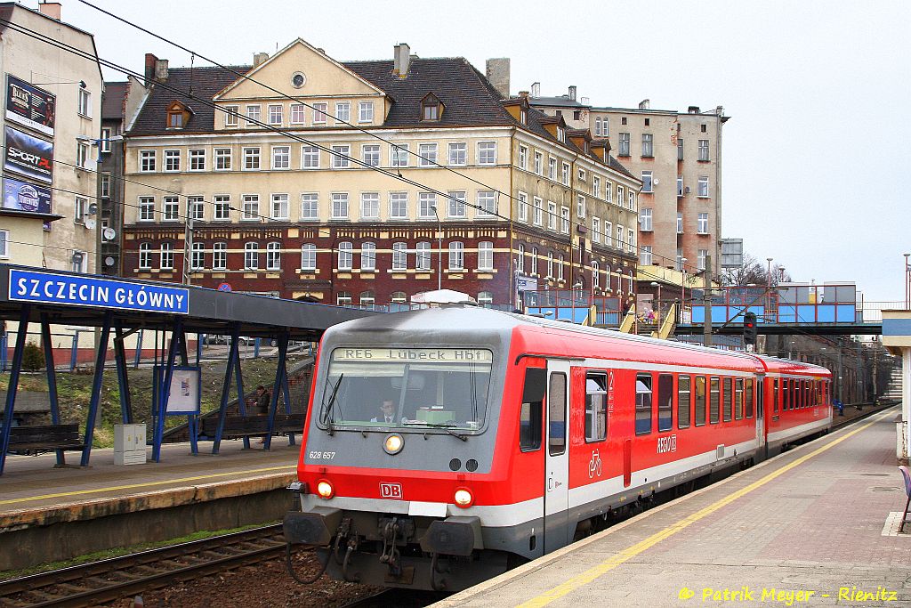 628 657 am 15.02.2014 als RE6 nach Lübeck Hbf in Szczecin Glowny (PL)