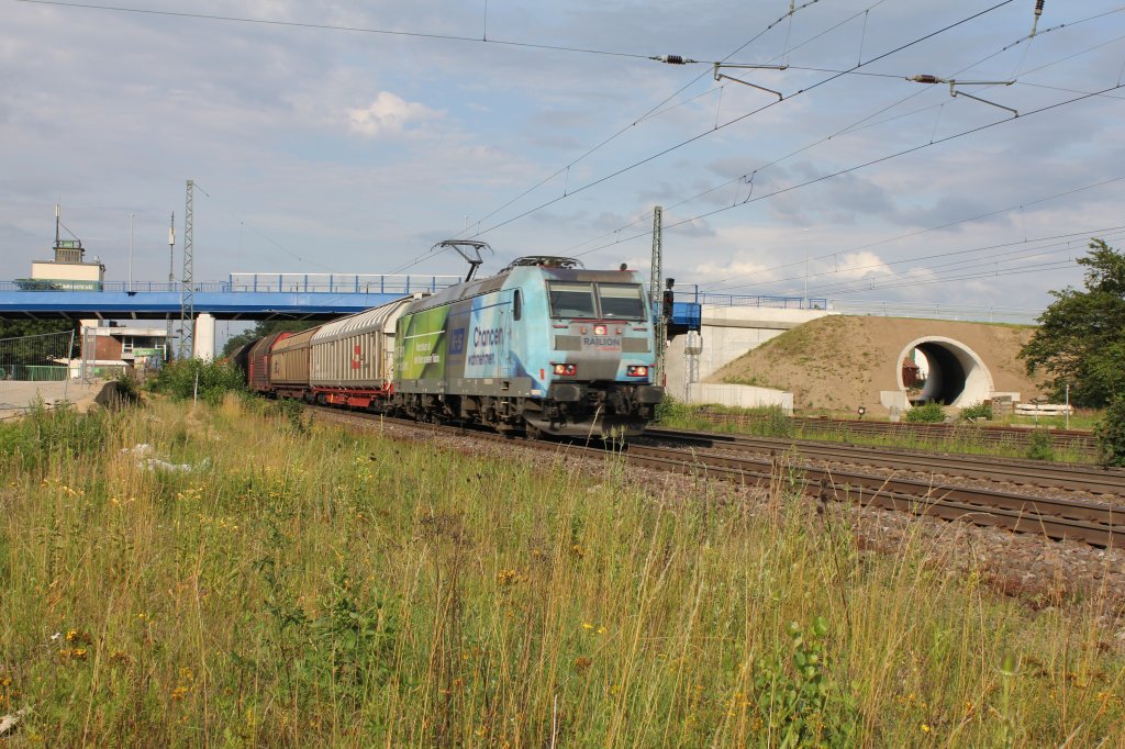  Am 07.07.2011 kam mal die DB 185 152-6 mit KS WERBUNG durch Tostedt gefahren.