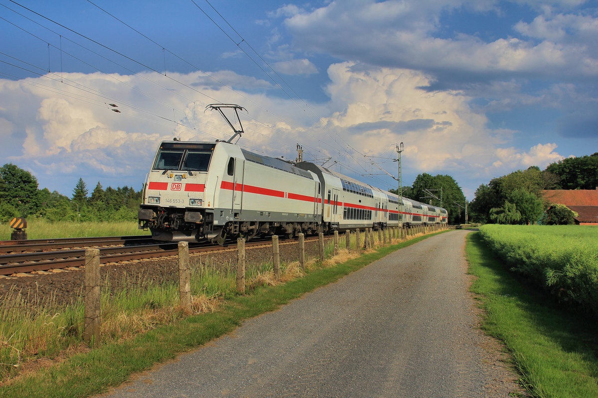 DB 146 553-3 schob ihren IC durch Langwedel-Föhrt am 04.06.2016.