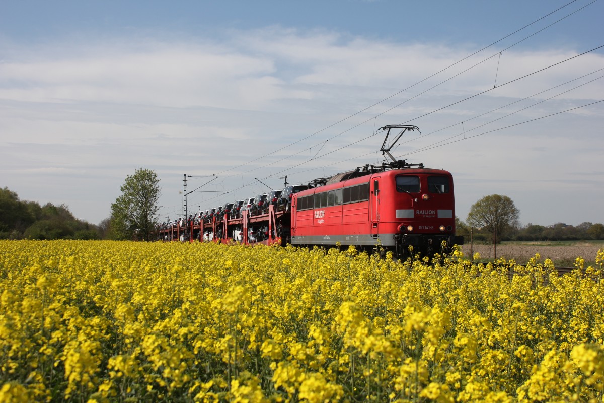 DB 151 141-9 kommt mit Autologistik am 17.04.2014 durch Bremen Mahndorf gefahren.