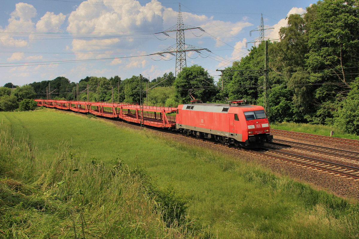 DB 152 142-6 kam am 04.06.2016 durch Langwedel-Föhrt mit ihrem Leerzug gefahren.