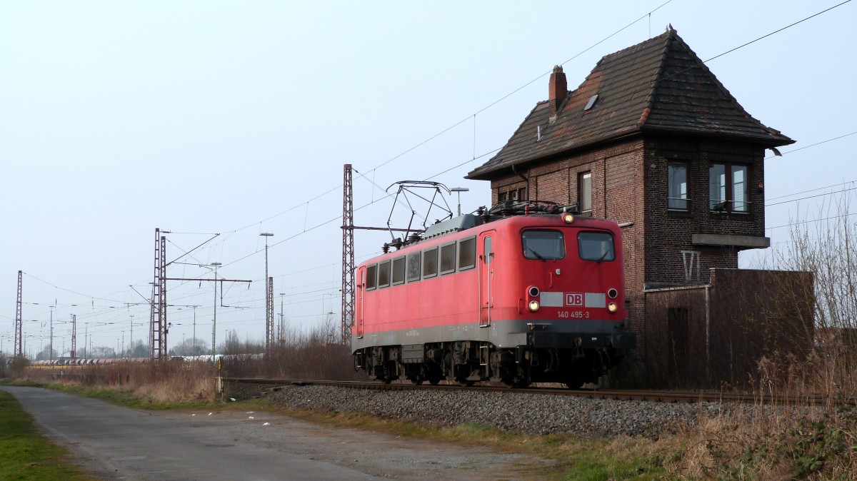DBSR 140 495-3 durch Rbf Bremen Richtung Bremen Grolland um Fracht abzuholen, dann ging es weiter über Bremen Hbf gen Süden

14.03.2014
