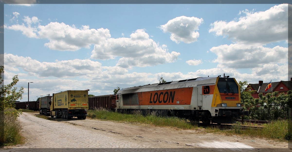 Die 264 005 von Locon beim Rangieren mit ihrem Zug in Kleeth am 10.06.2015