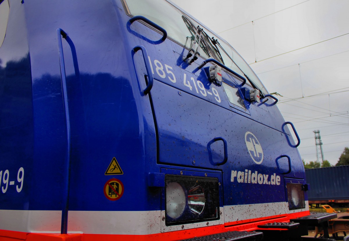 Die Front der Raildox 185 419-9 wie sie in Hamburg Harburg im Betriebsbahnhof abgestellt ist am 30.08.2014.