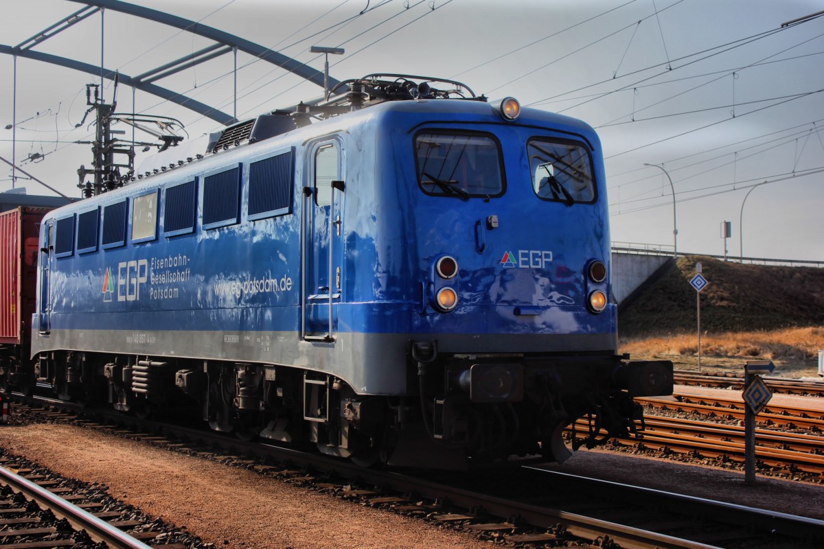 EGP 140 857 bei der Einfahrt in Hamburg Waltershof am 27.02.2014