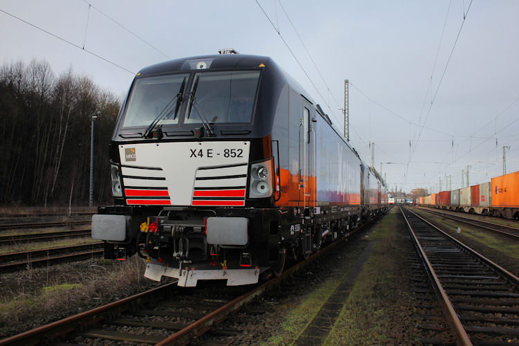 Eine Nagelneue boxxpress Vectron von MRCE standen am 18.01.2014 in Hamburg Harburg abgestellt, sie waren einen Tag zu vor mit 3 Schwesterloks aus München gekommen.