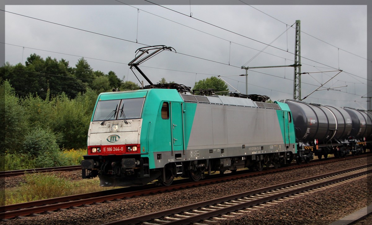 ITL 186 244 von Hamburg kommend in Richtung Berlin bei der Durchfahrt durch Hagenow Land am 19.09.2015